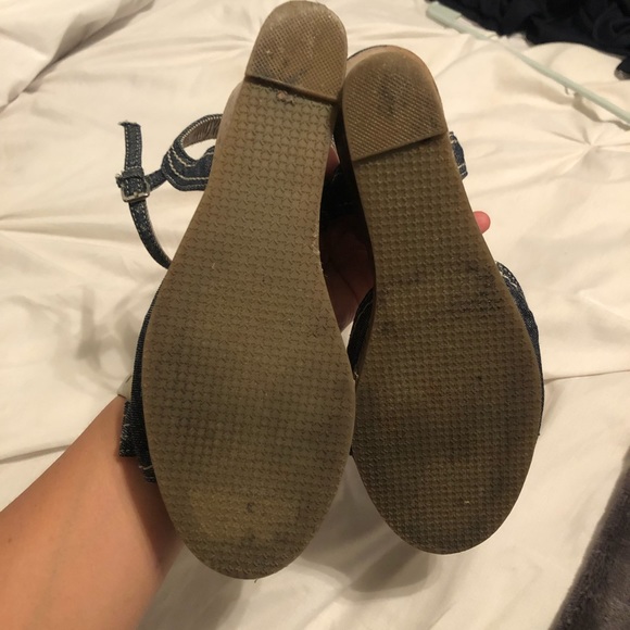 [SOLD] Tommy Hilfiger Jean Bow Wedges - Picture 5 of 5